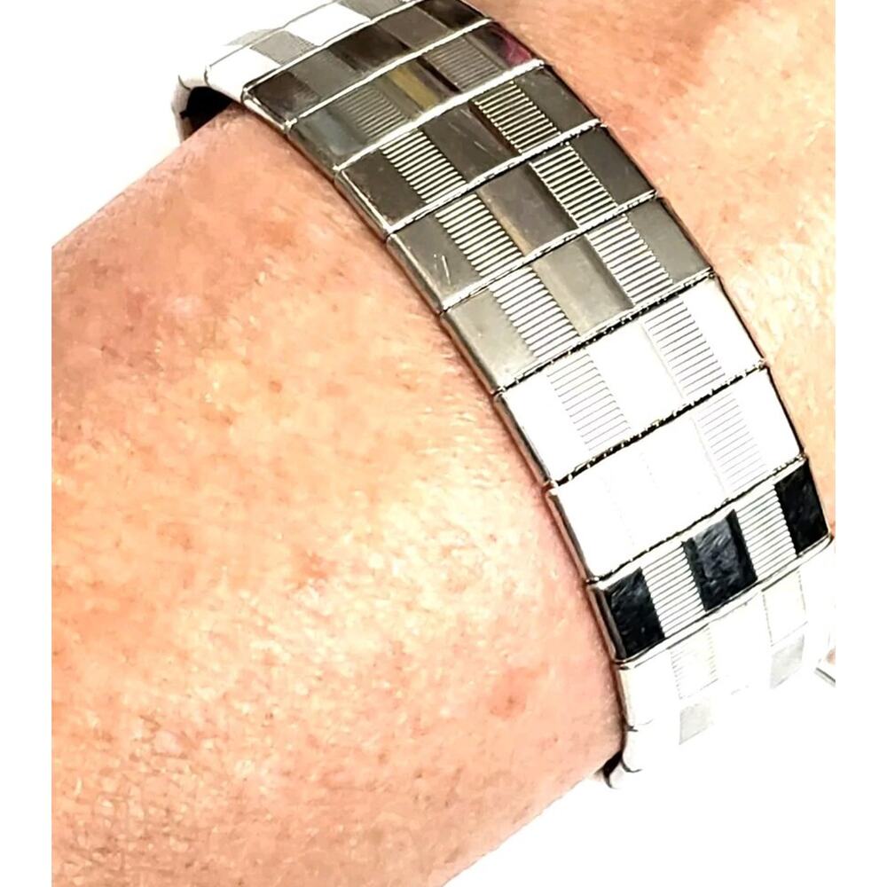 1970s Silver-tone Link Bracelet‎ with Safety Chain Engravable Charm sbr-52
